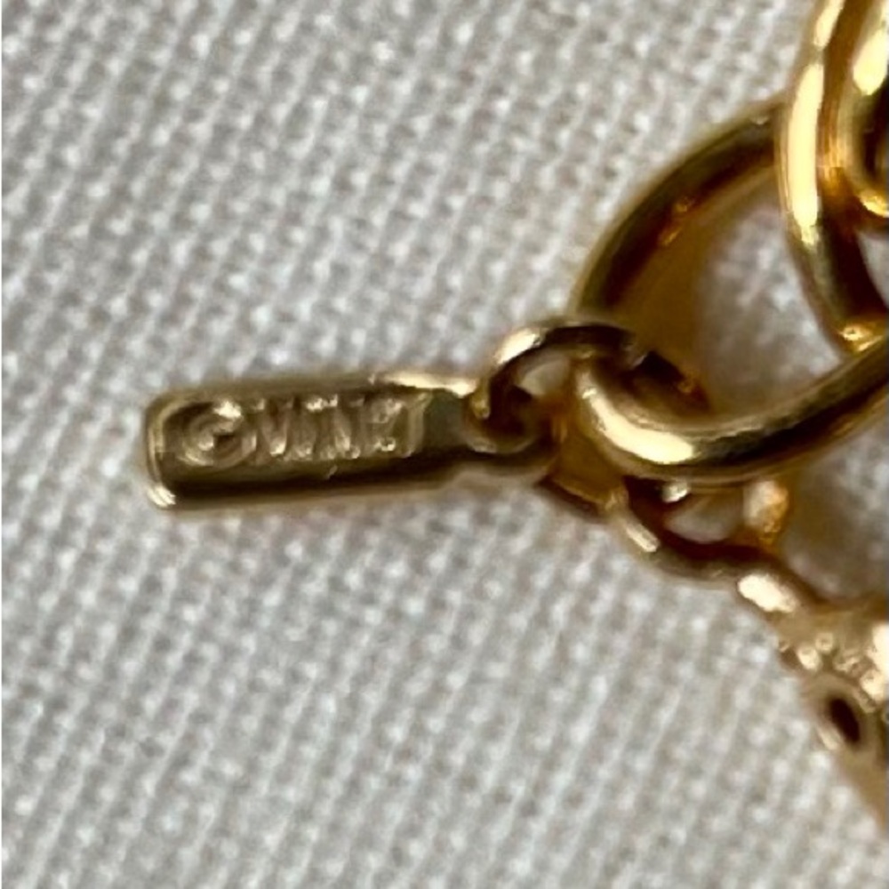Vintage Monet Gold & Pearl Bracelet - Picture 5 of 16